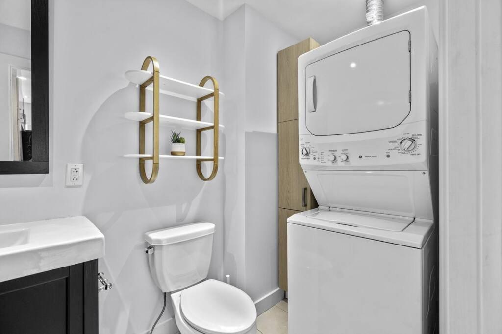 Stylish 2 Bedroom Haven By Jean Talon Market Montreal Ngoại thất bức ảnh