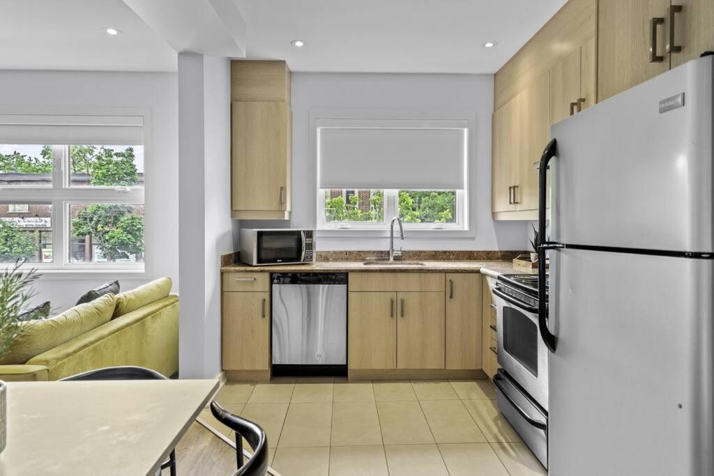 Stylish 2 Bedroom Haven By Jean Talon Market Montreal Ngoại thất bức ảnh