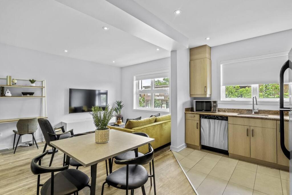 Stylish 2 Bedroom Haven By Jean Talon Market Montreal Ngoại thất bức ảnh