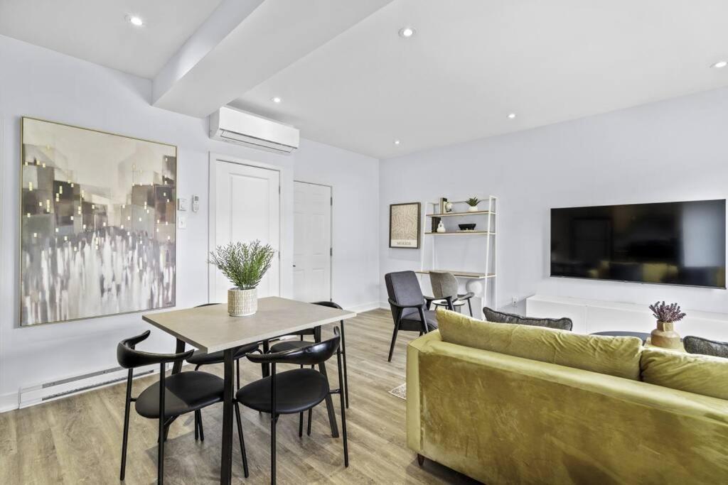 Stylish 2 Bedroom Haven By Jean Talon Market Montreal Ngoại thất bức ảnh