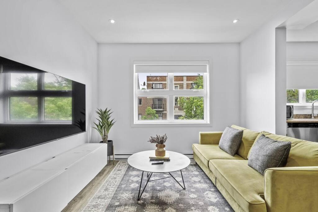 Stylish 2 Bedroom Haven By Jean Talon Market Montreal Ngoại thất bức ảnh